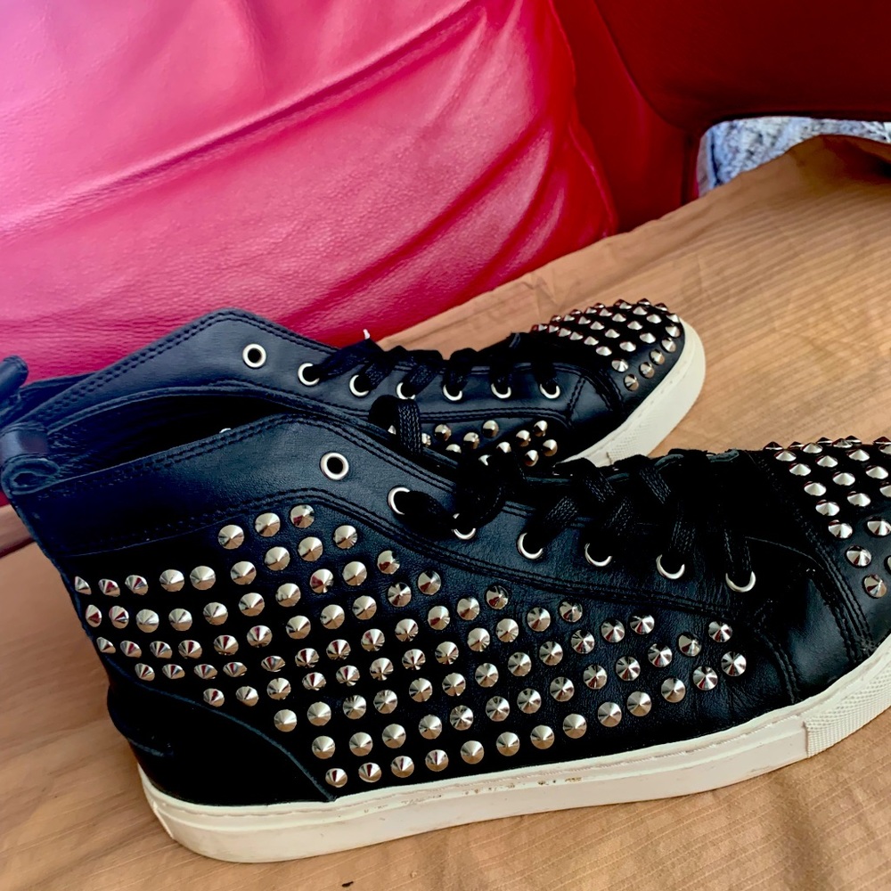 Mens size 43 genuine leather rock and republic studded sneakers